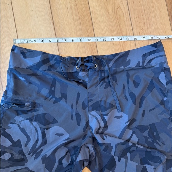 Patagonia Men's Navy Camo Board Shorts - Picture 6 of 6